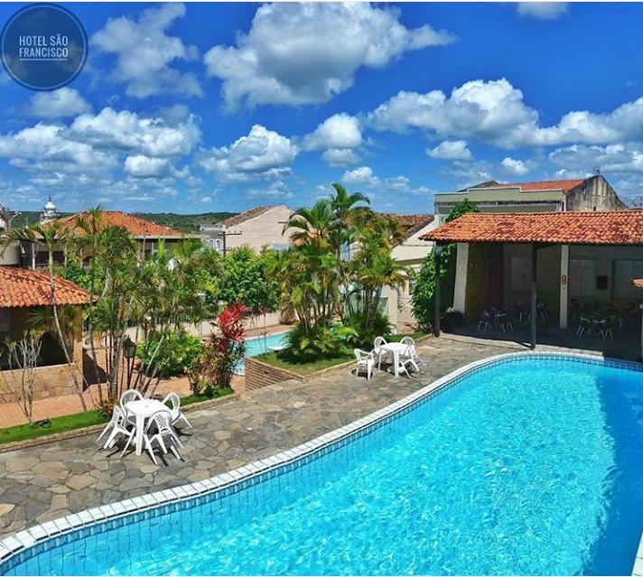 Hotel Sao Francisco เปเนโด ภายนอก รูปภาพ